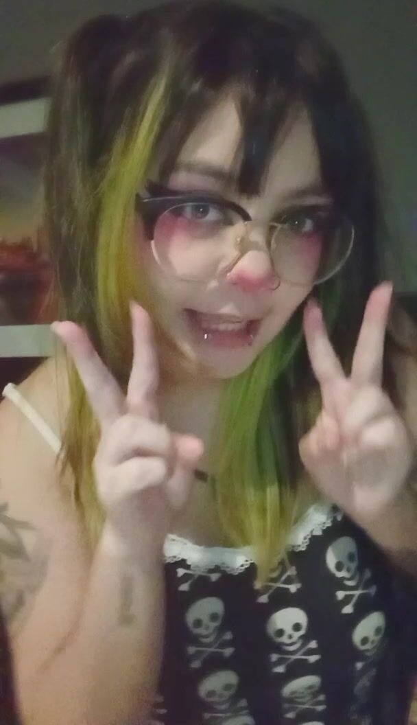 do you like this emo titties bouncing?