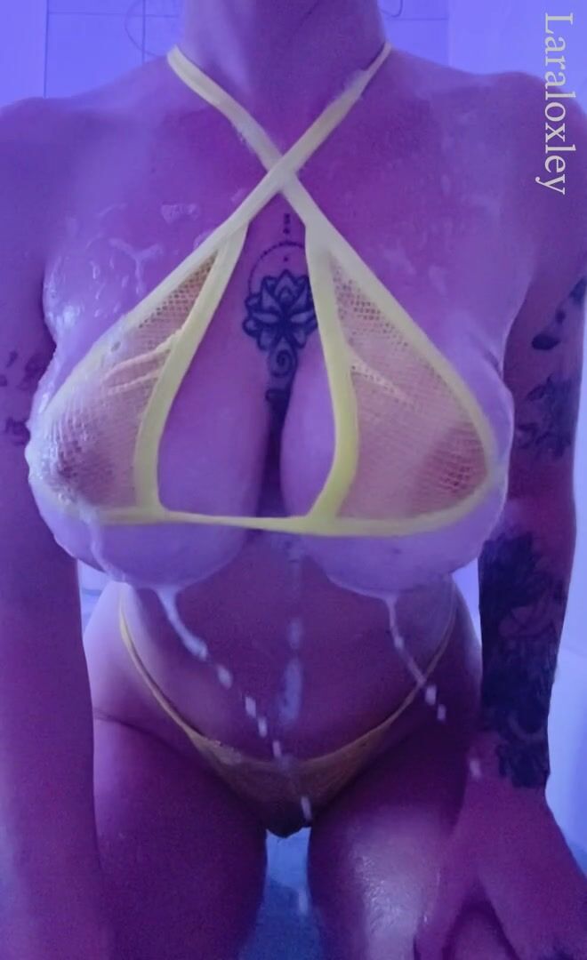 H cup tits in slow motion