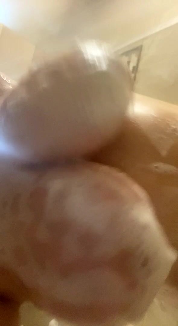 The best type of titty bounce ,y’all like my big boobs?