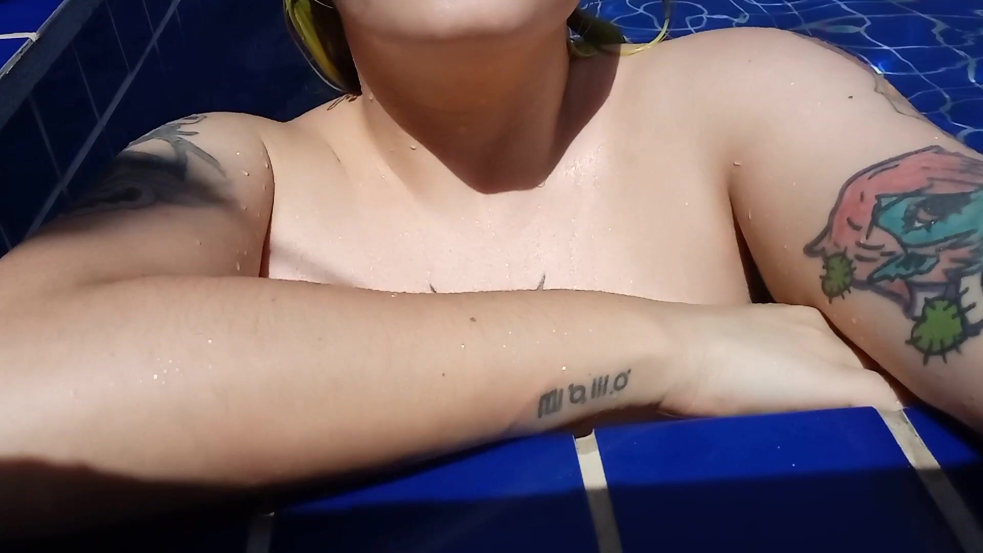 boob bounce in the water