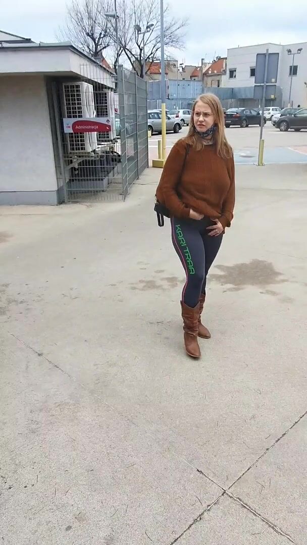 Fast bouncing, as people were walking and cars were driving. Kisses and Happy New Year.