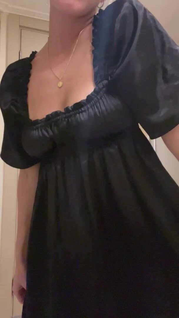 Love wear this dress with no underwear ☺️