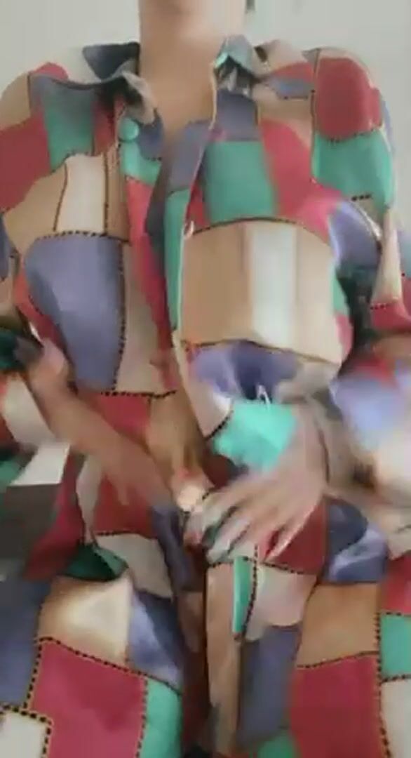 Do you like how these natural DDD’s sit on my petite 5’1 frame?