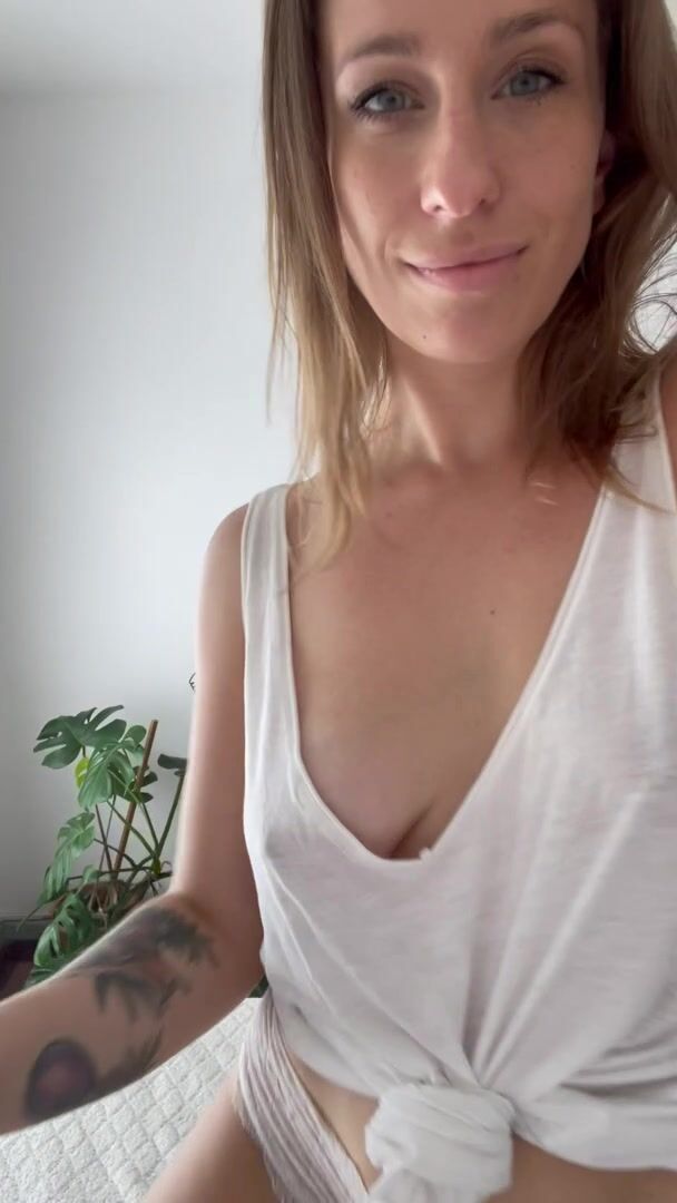 Jumping like this on my bed makes me feel so happy