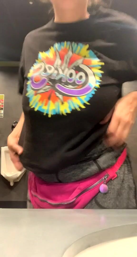 A sneaky titty reveal while I’m supposed to be working ????????