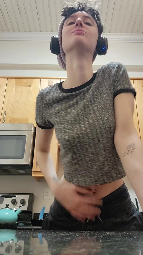 I'm feeling like dancing babe, come join me in the kitchen