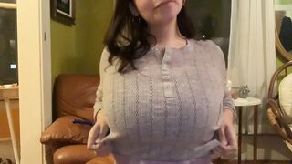 Boob Bounce: Good morning & happy Monday, say it back ???????????? #2