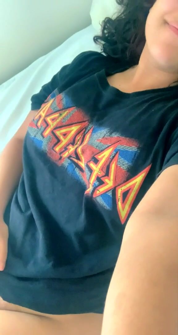 Good morning, would you like to see my boobs