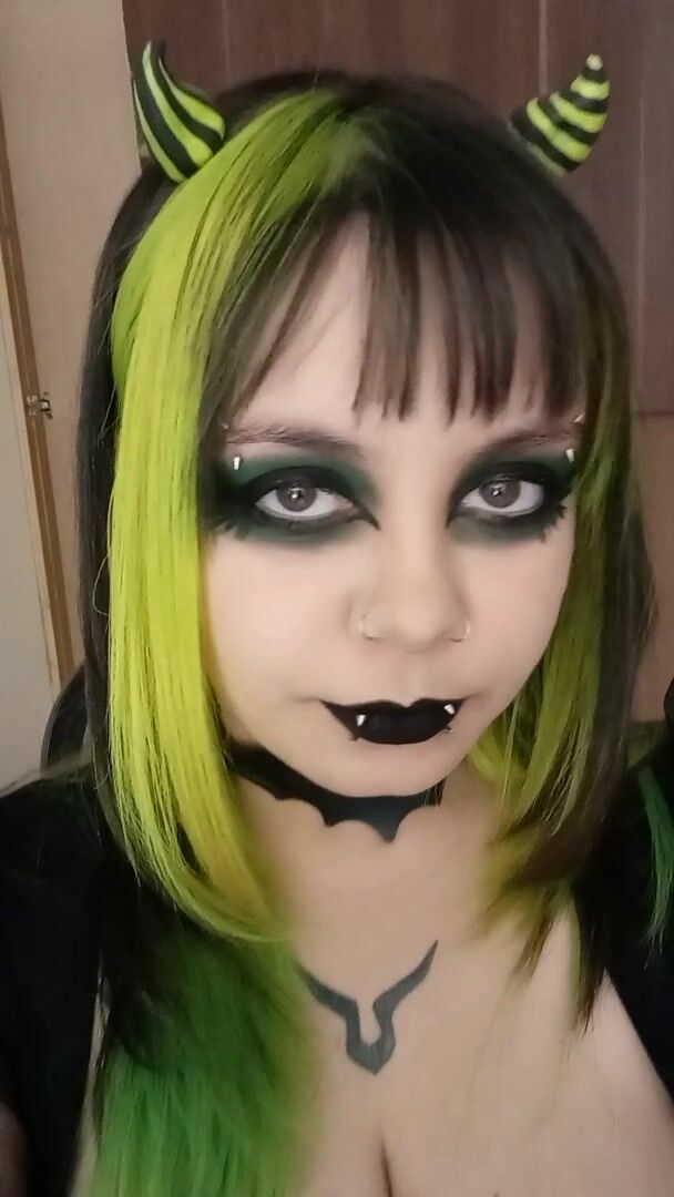 your daily dose of goth titty bounce