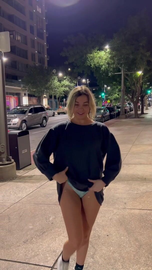 Half send boob bounce in downtown Austin.. i was a little bit embarrassed ok ????????