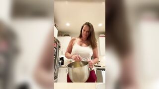 Boob Bounce: I’m the mom that makes all the birthday cakes #3