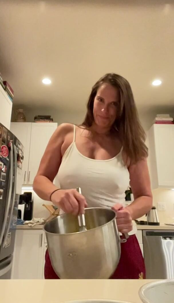 I’m the mom that makes all the birthday cakes