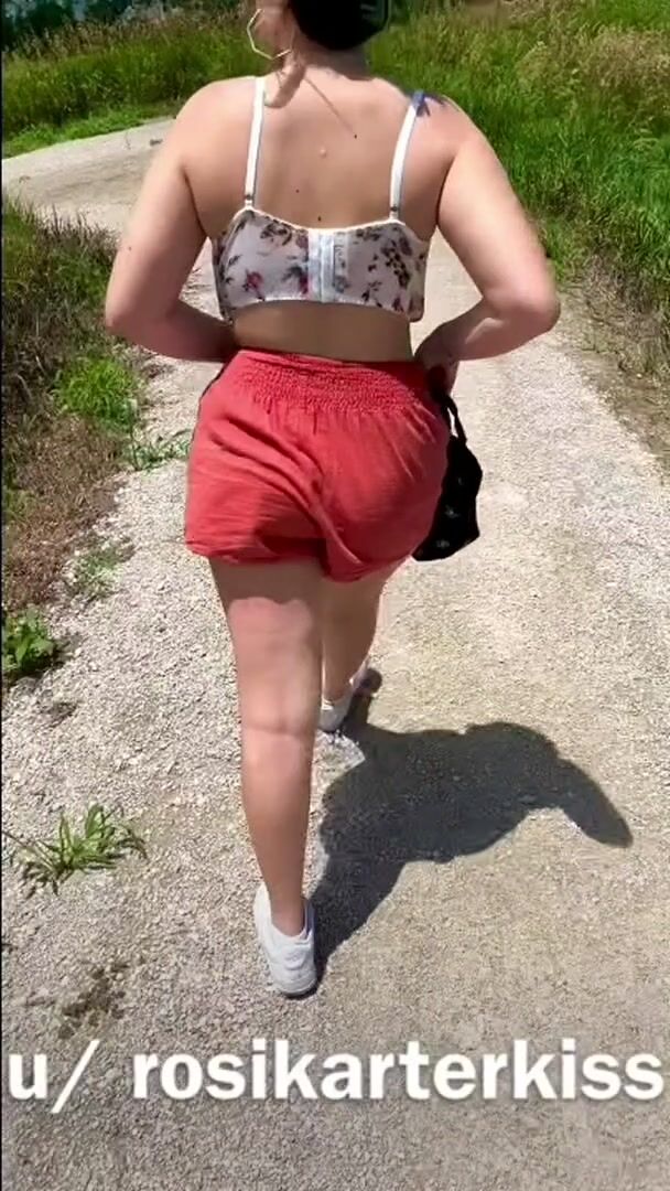 I love to flash on a walk ♡