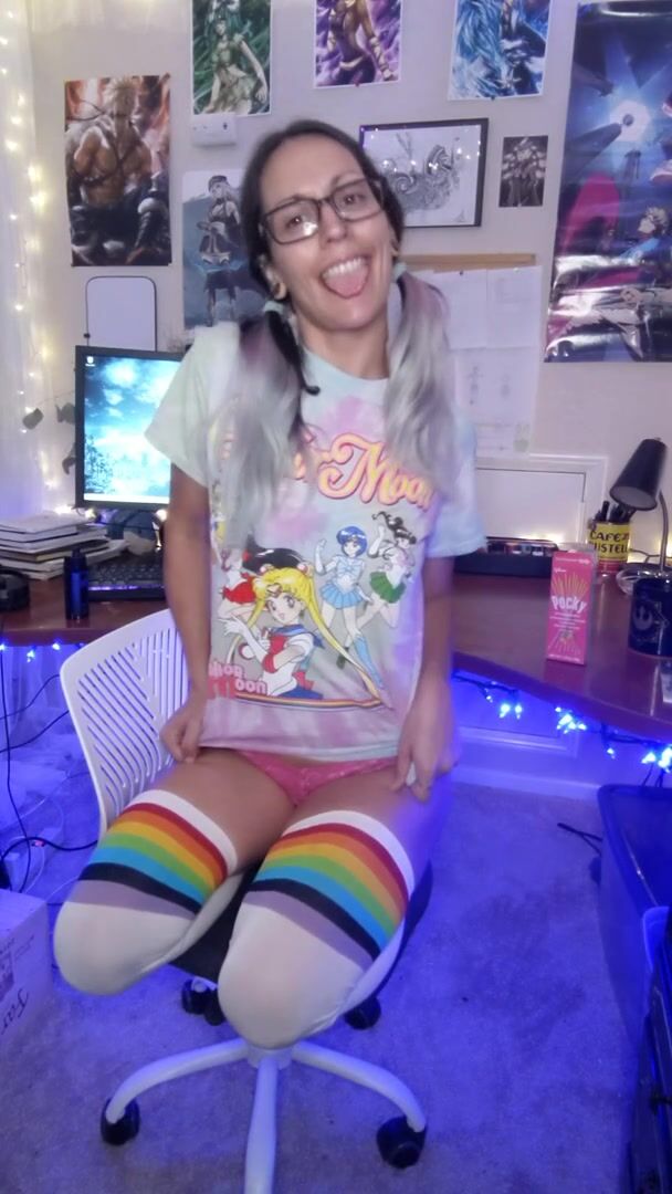 bouncing my natural tits in my new work space showing off me inner nerd ????