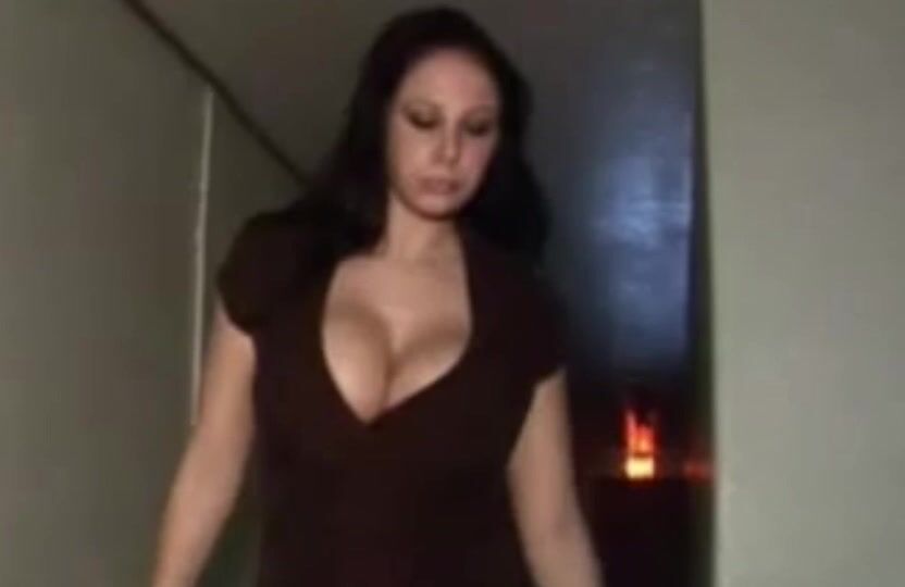 Bouncing while walking - Gianna Michaels