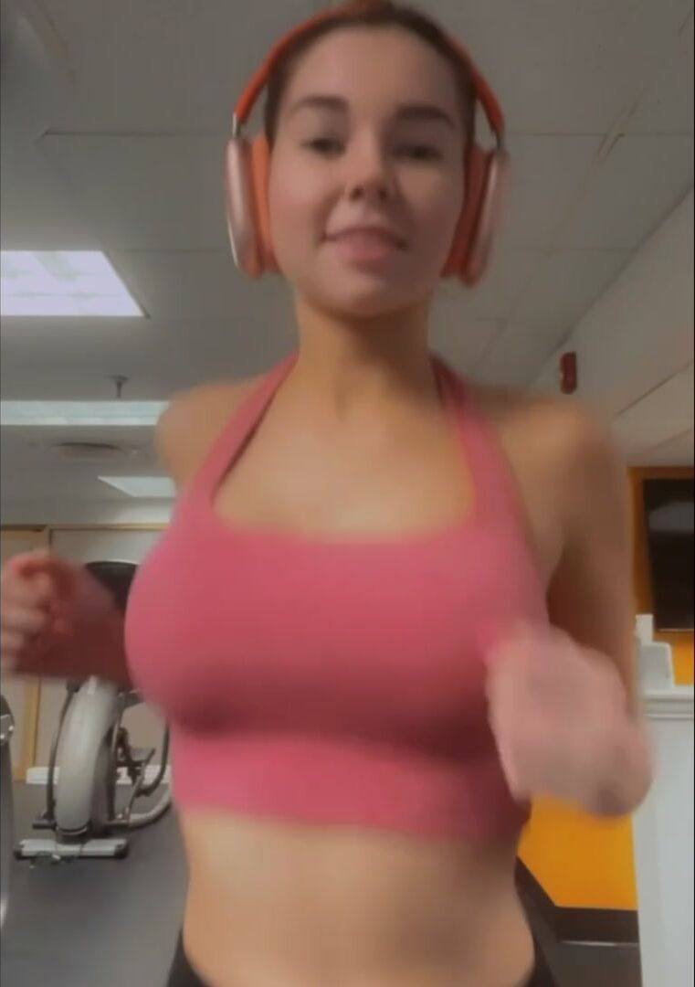 Boobs bouncing in the gym.. almost got caught ????????