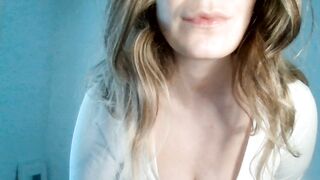 Who doesn't want to see some bouncy boobs on Valentines? ????