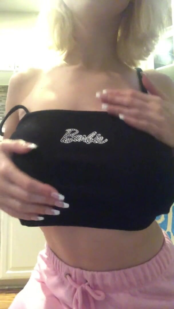 Skylar Vox has an amazing rack