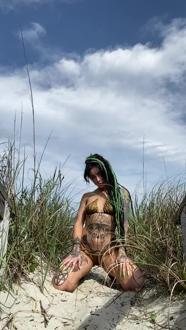 Watch me take my tits out at the beach ;)