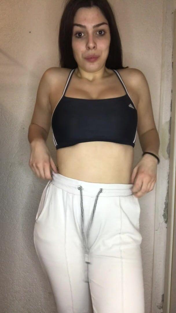 (18) If even 5 guys like my boobs and ass, I'll celebrate and fuck myself anal ????