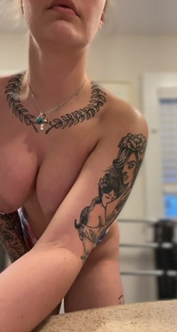 Watch me bounce my big boobies