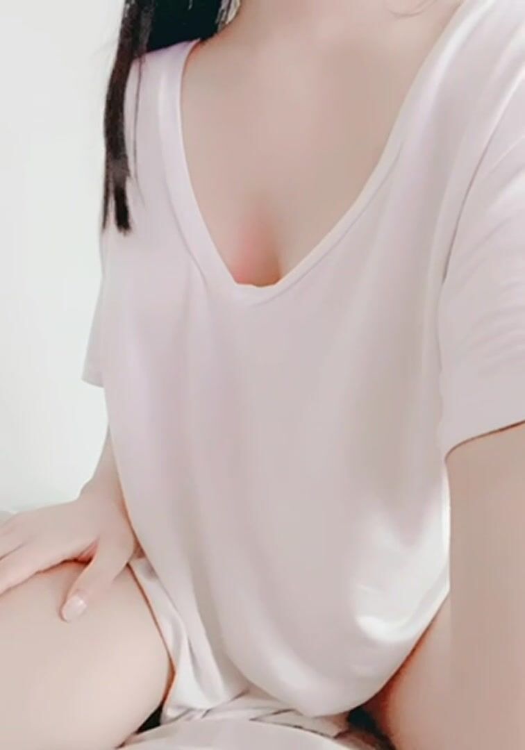 I need a cock to bounce these on ???? Any volunteers?