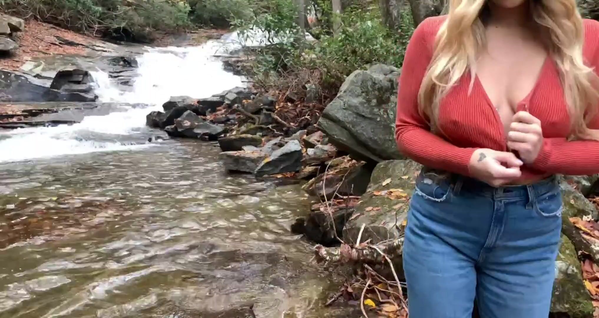 Enjoy this ALL natural reveal and bounce in nature!
