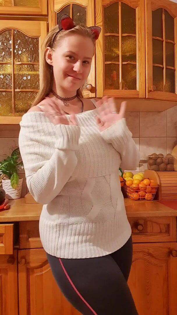 Bouncing while coocking in my kitchen... heh