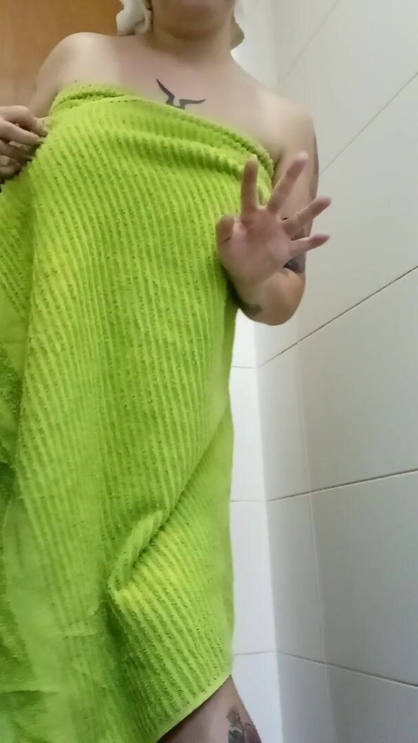 big boobs are great for holding your towel up