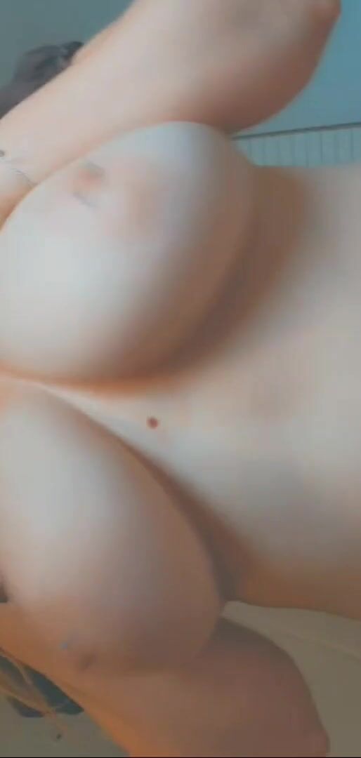 Big Titty bouncing