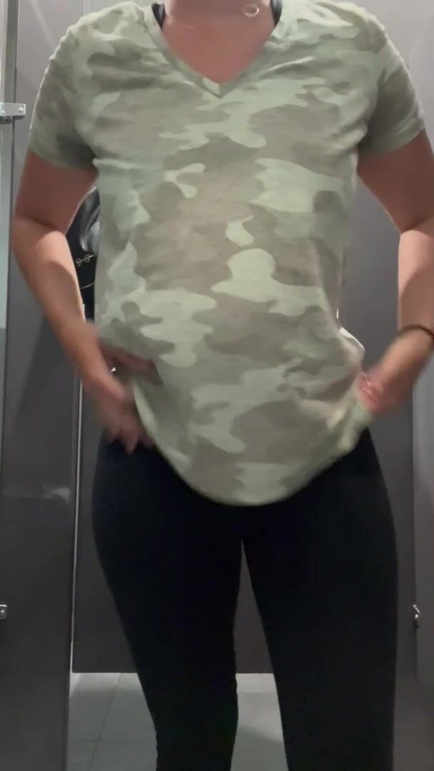 MILF Bouncing Big Tits at the Gym