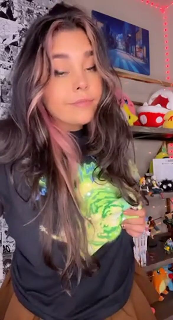 Would you let a Venezuelan girl like me bounce on your face?