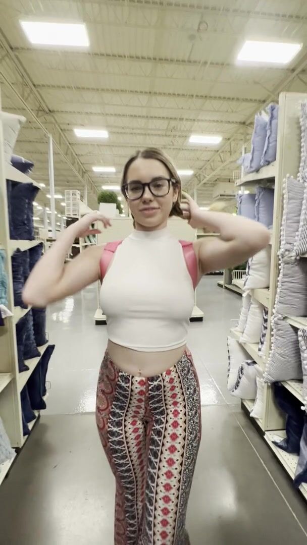 My boobs don’t fold they jiggle jiggle ????????