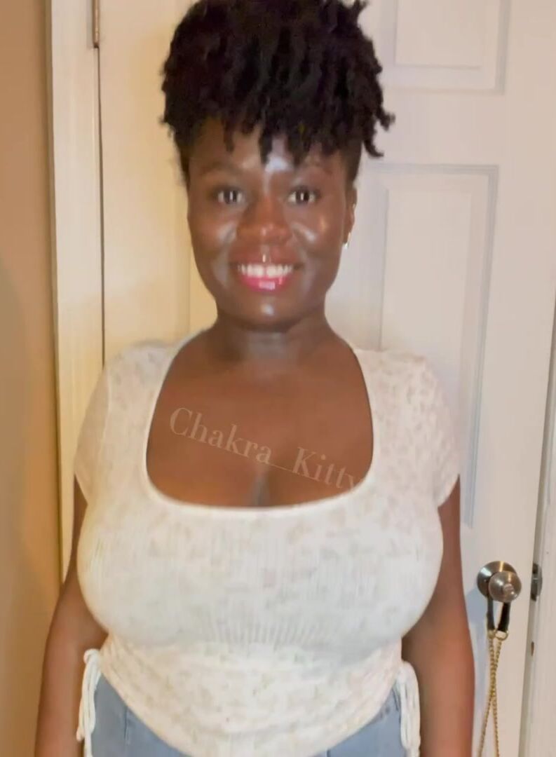 Bouncy African boobs