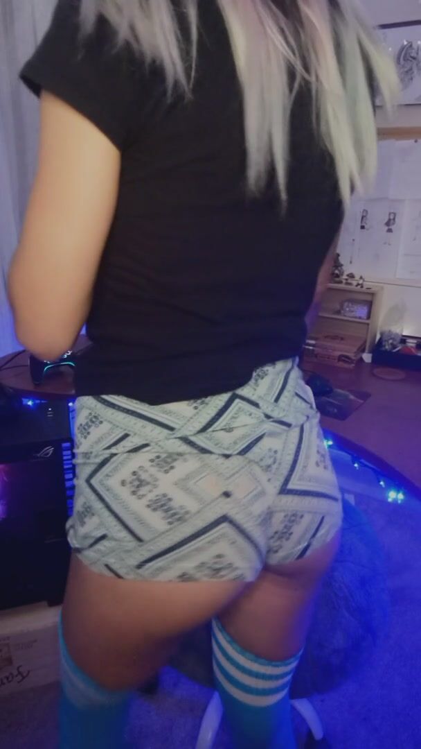 playing in my BotW tee tonight ????