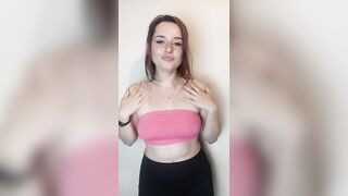 Boob Bounce: This little top doesn't hide much ???????? #5