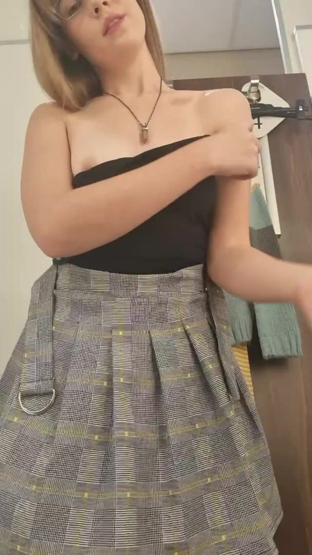 Shake your tits till u get the fits