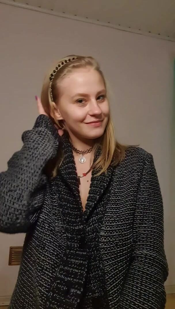 Ladies and gentlemen... presenting.... a modest sweater and bouncing tits