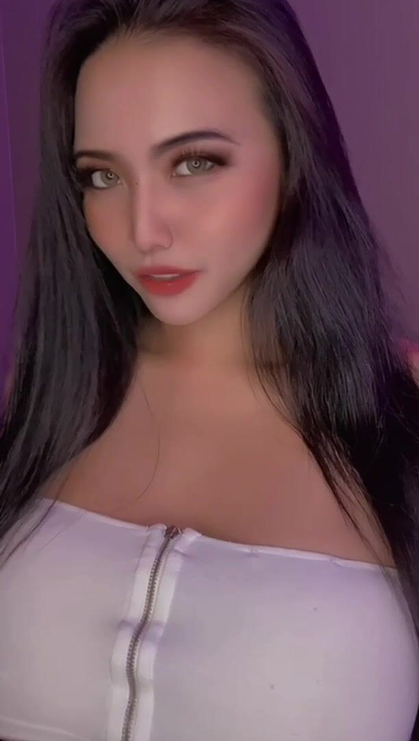 I squeeze hard to make you harder ????