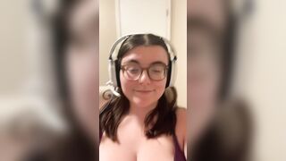 Boob Bounce: Do we like chubby gamer girls with big boobs here? #1