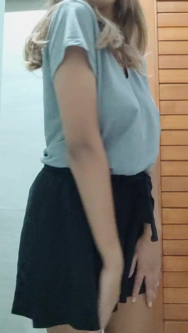 Dropping my Asian boobies ????