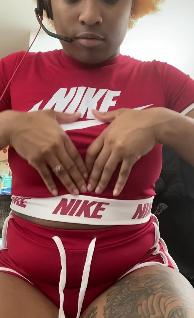 I love showing off my tits ????