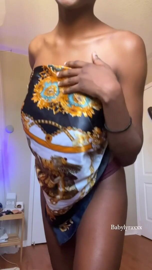 I love slapping my tits