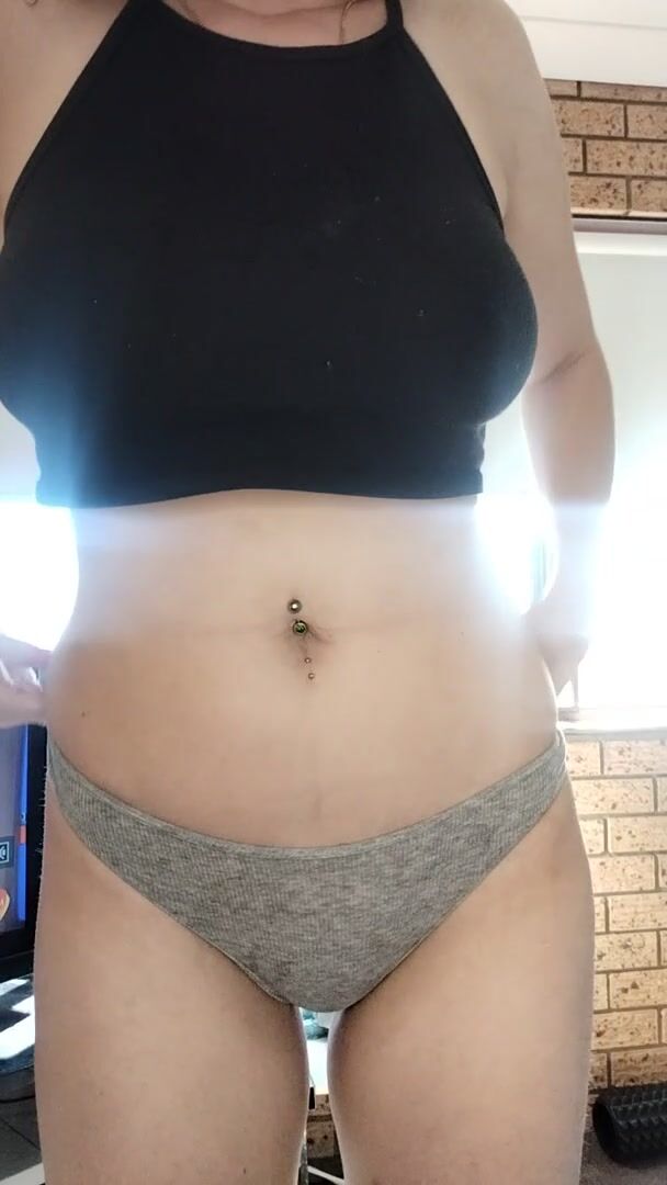 A little morning boogie! would you motorboat my natural Aussie DD's?