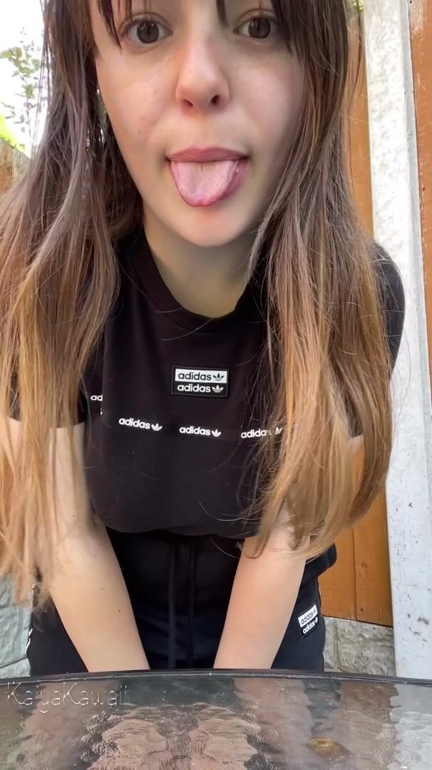 Outdoor boob bouncing :p